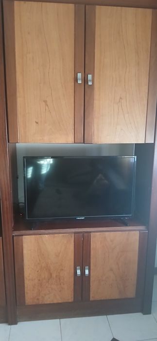 Mobilia de sala de jantar com 3 modulos + 1 mesa com 7 cadeiras