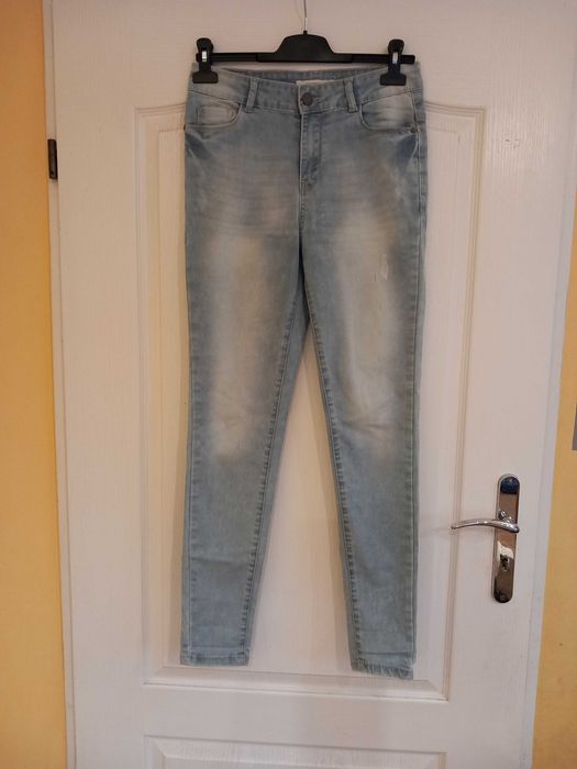 Damskie spodnie jeans " Reserved Slim " , rozmiar z metki 38
