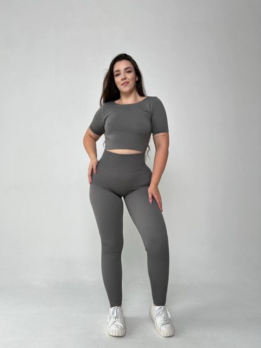 Топ та лосини, все нове