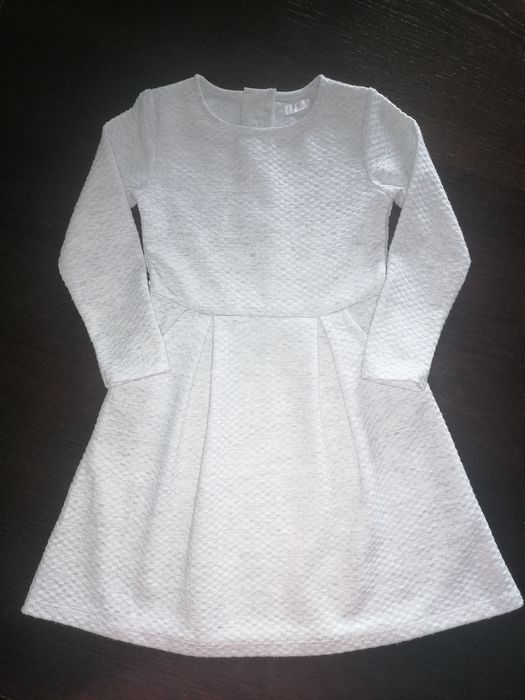 Sukienka z kieszeniami r. 104