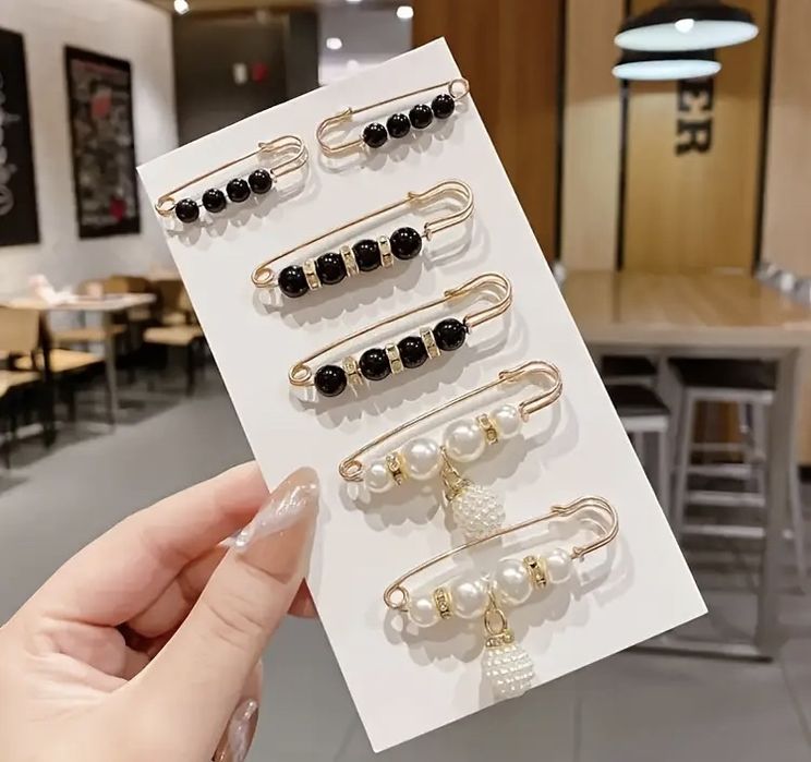 Елегантні броші.