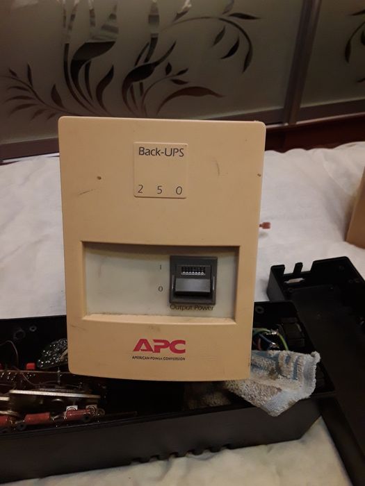 Продам бесперебойник, трансформатор и корпус, плату.