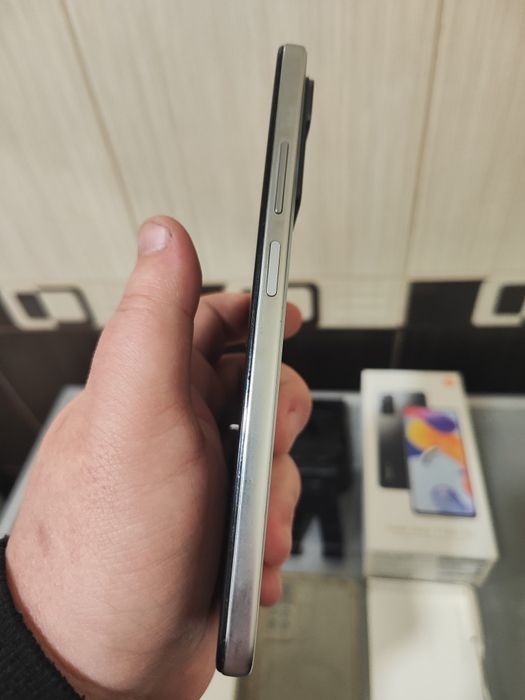 КЛАССНЫЙ Xiaomi redmi note 11Pro 5G, память 6+6-128гиг, идеал.