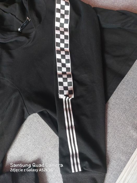 Sprzedam krótką bluzę.