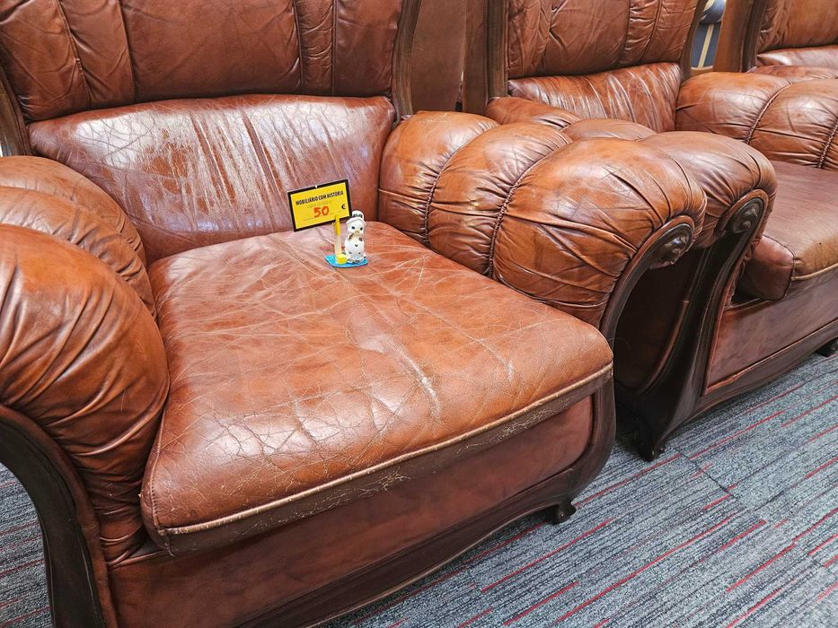 Sofás individuais em pele - Algumas marcas de desga