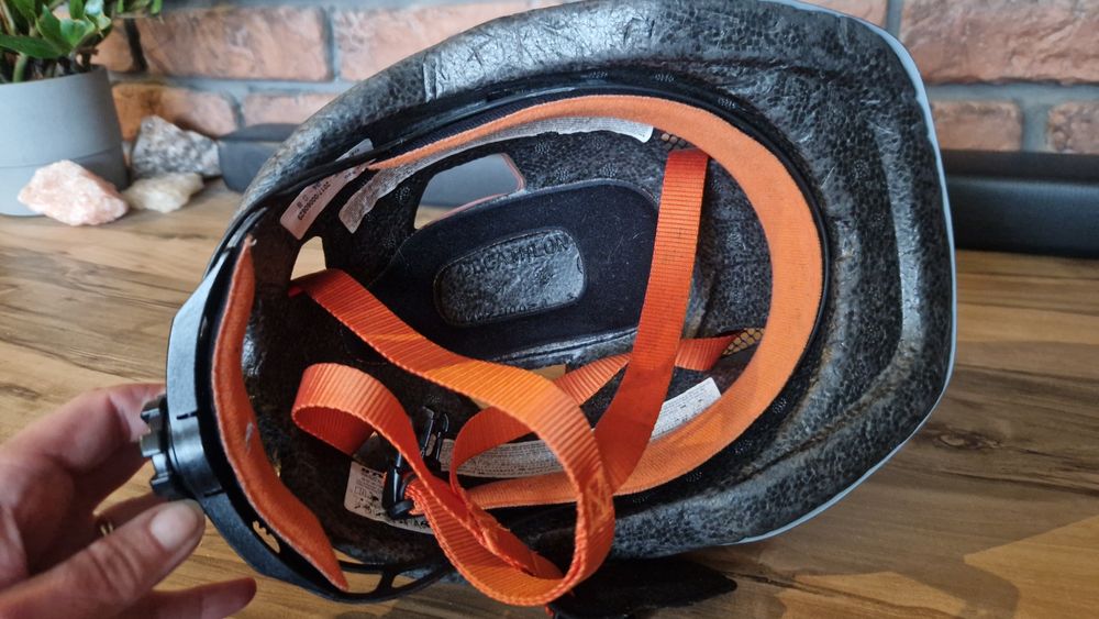 Kask rowerowy B-Twin Robot , rozm. XS , b.dobry stan