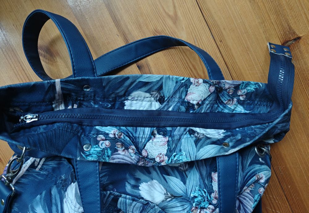 Torebka Jumibag niebieska w kwiaty kolorowa