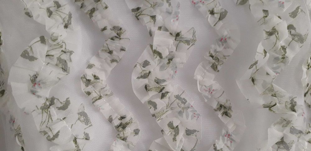 Blusa com folhos em verde e branco