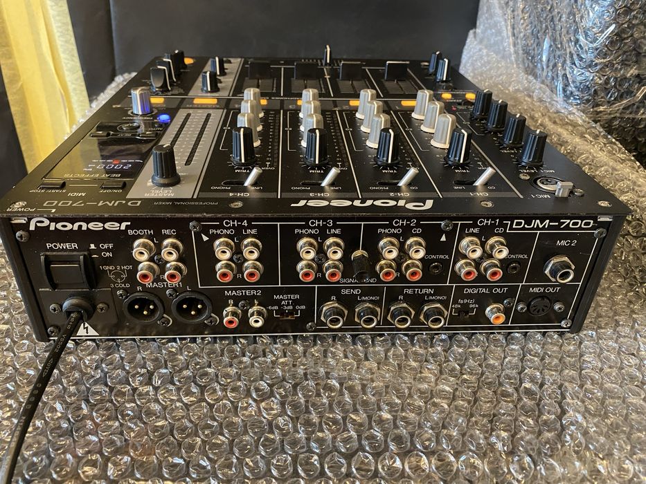 Мікшерний пульт Pioneer djm 700