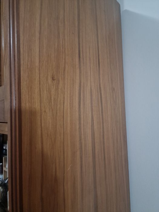 Estante em castanho maciço