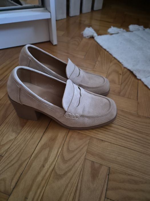 Buty na obcasie Renee