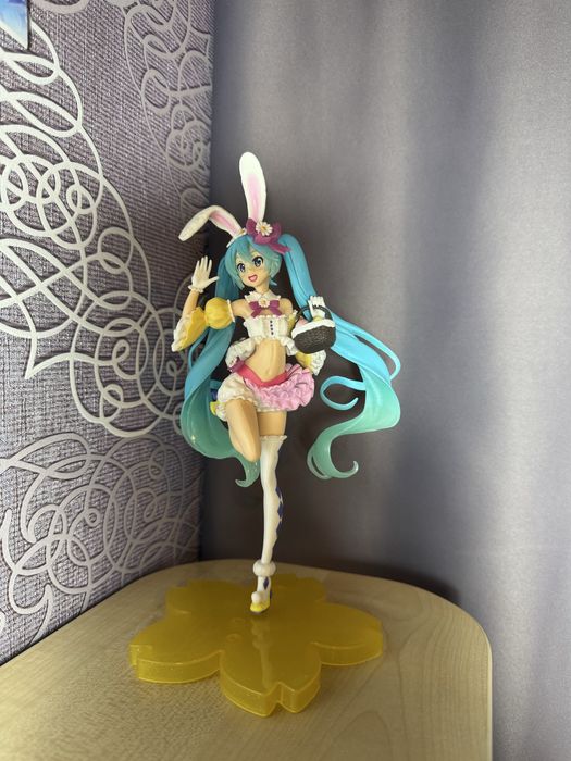 Продам нову фігурку Hatsune Miku
