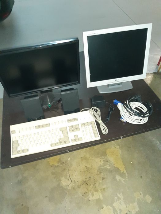 2 - Monitors, Asus and LG, 2 Speakers and a Keyboard64739229262851122