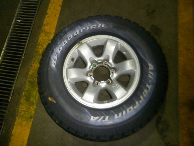 Pneu suplente NISSAN Patrol GR V Wagon (Y61)