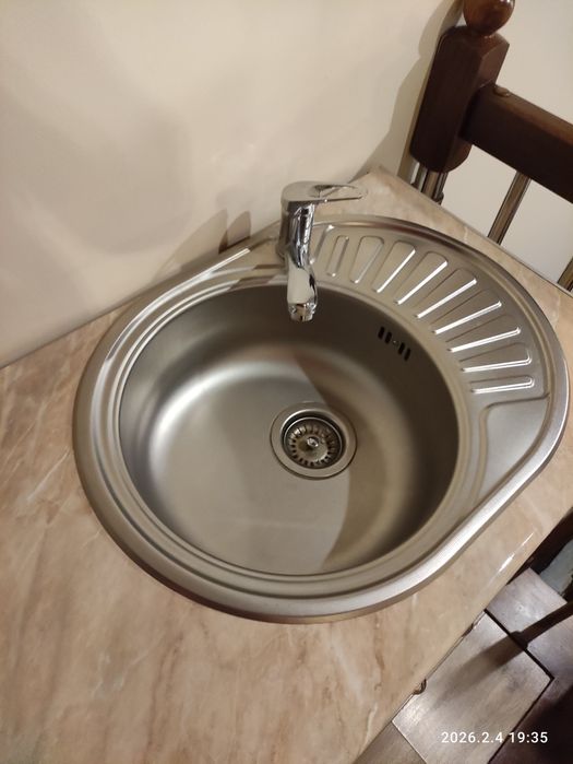 Sprzedam szafkę z blatem,zlewem i bateria do kuchni