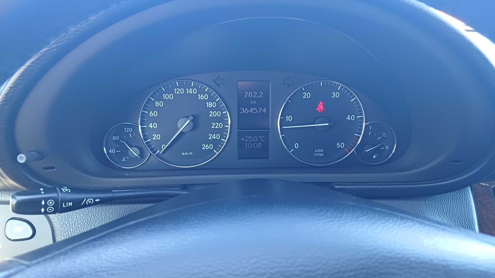 Mercedes-Benz C 200 — fotografia 10