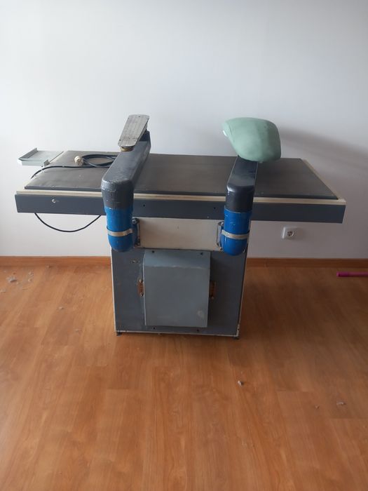 Mesa de passar a ferro industrial