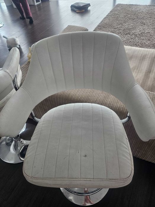 Продам 4 барні стільці бу. Білі