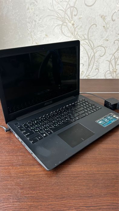 ASUS  X553M SSD128 gb Windows 10 pro