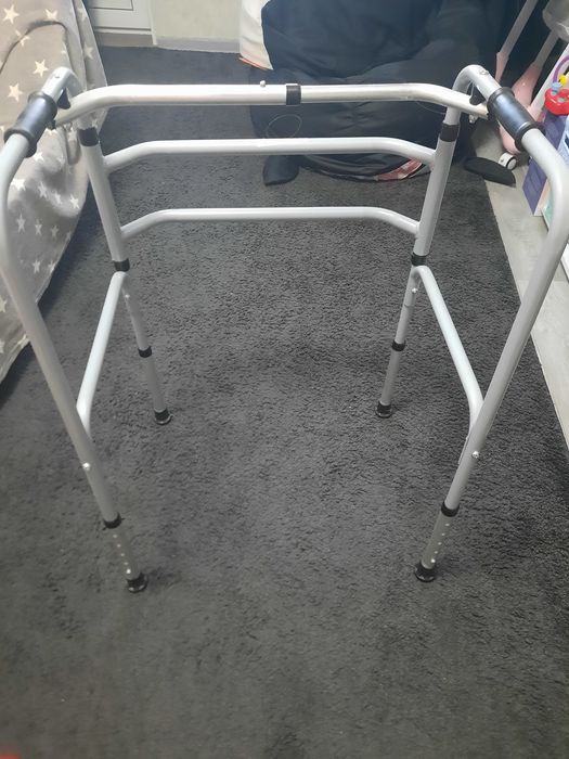 Ходунки для дорослих