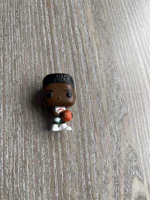 Обміняю Лукаса на Хоппера або на Дастіна з вивороту Кіндер Джой Kinder