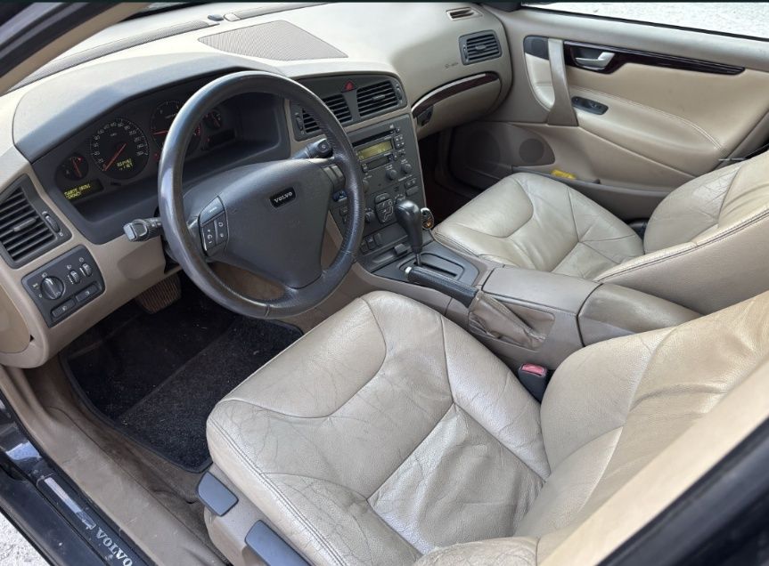 VOLVO S60   2.4дизель автомат для військових,  без  предоплати