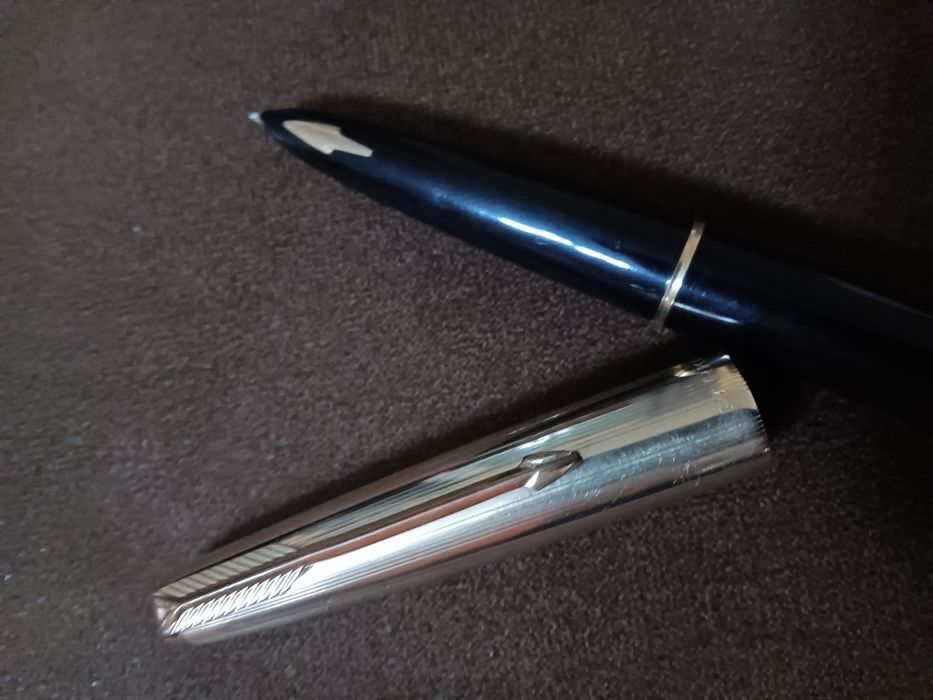 Caneta Parker 61 preta e dourada