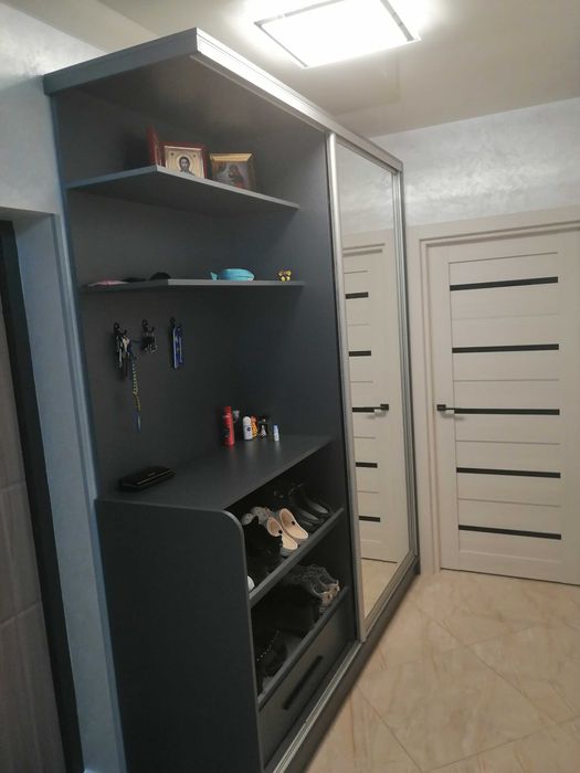 Продам шафу для коридору