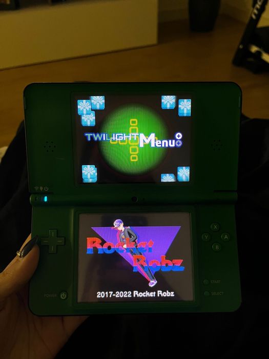 Nintendo DSi XL Verde