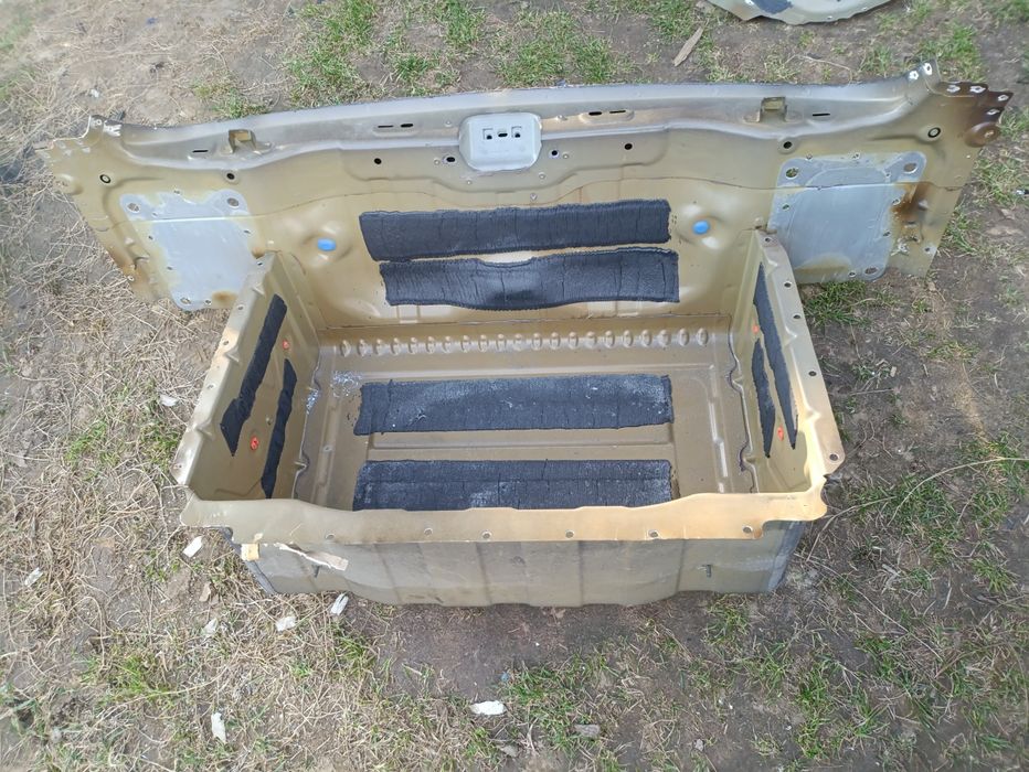 Задня панель Tesla model 3 корито