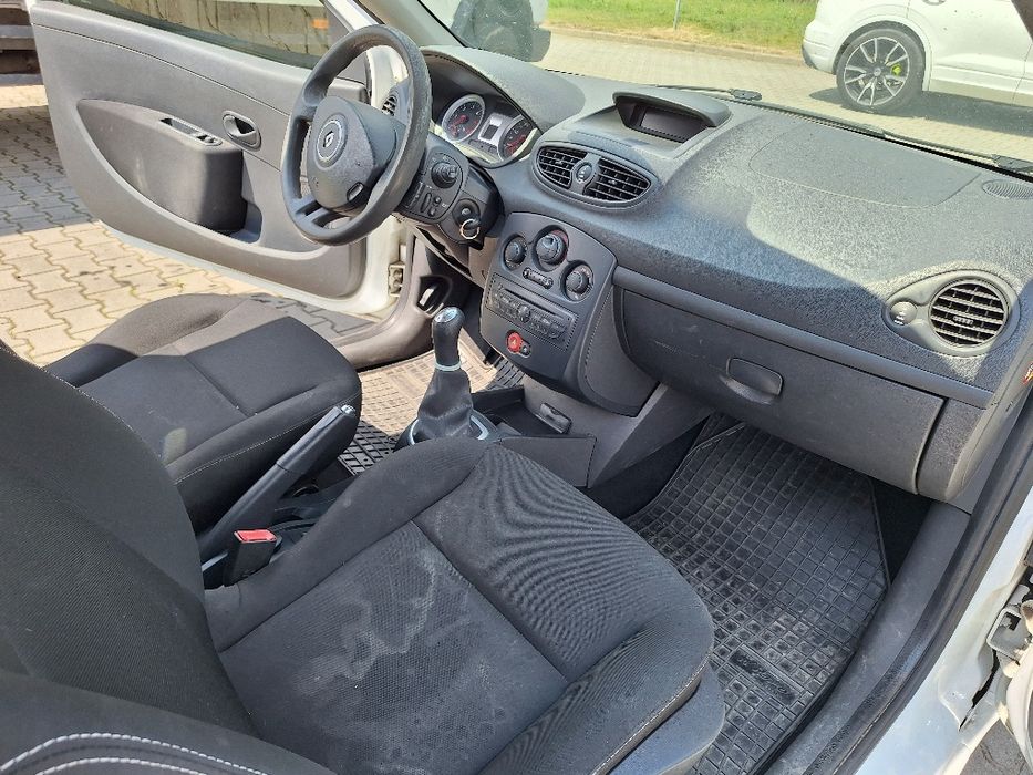 Sprzedam Renault Clio 2013 rok diesel 1.5 DCI w wersji ciężarowej !!!