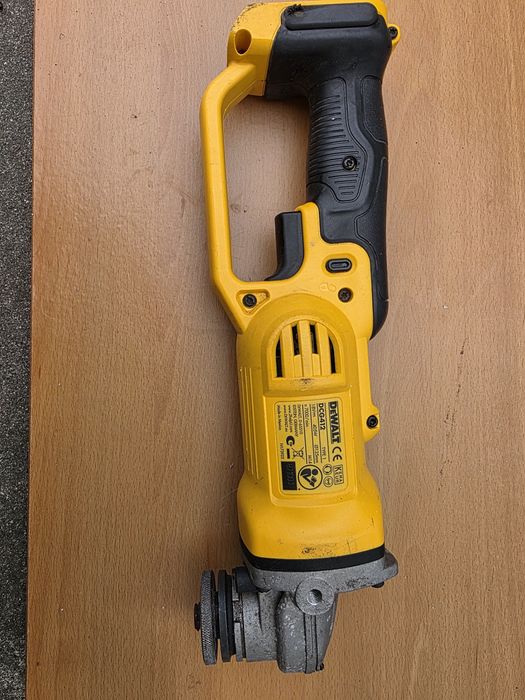 Akumulatorowa szlifierka kątowa DeWalt DCG 412