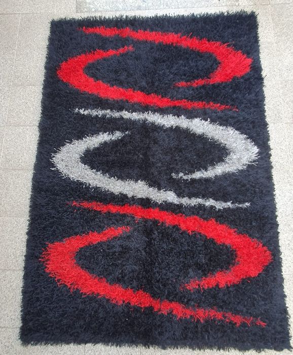 Tapete preto/vermelho/cinza 80x150