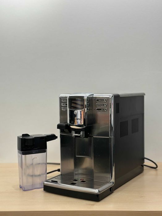 Кавомашина кофемашина Phillips гарний стан в рабочем состоянии