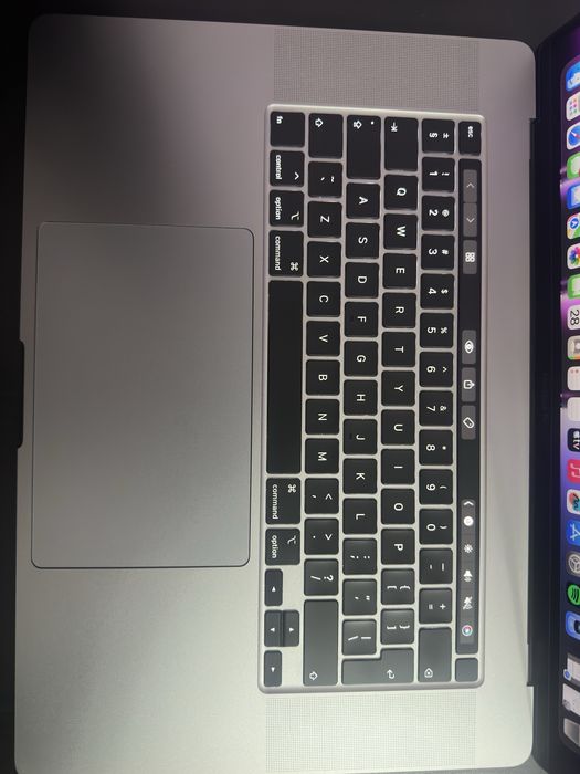 MacBook Pro (2019) – i7 | 16GB RAM | 500GB SSD – Estado Impecável