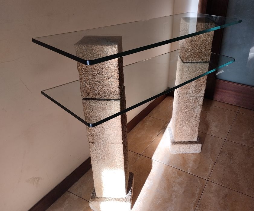 Móvel de entrada em pedra