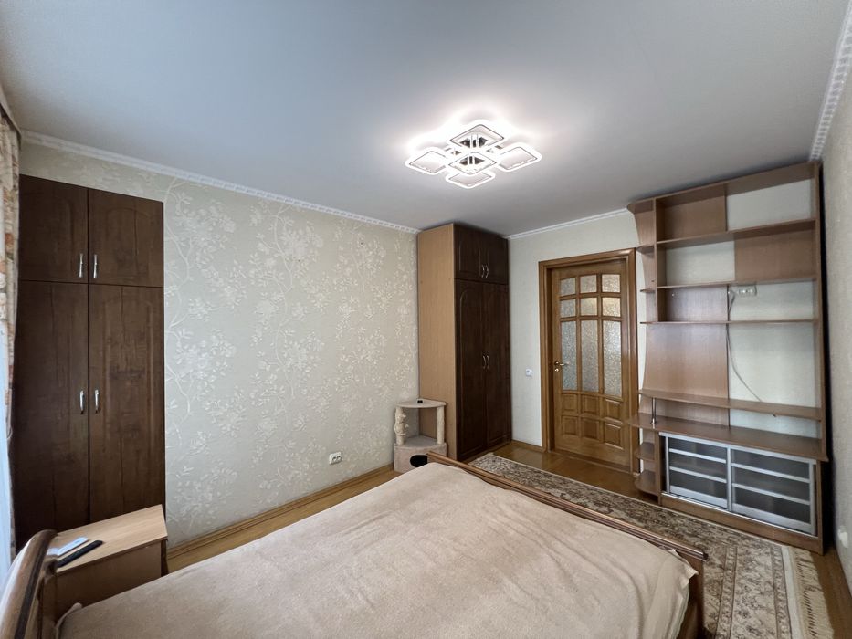 Оренда 3-кімнатної квартири на вул. Небесної Сотні