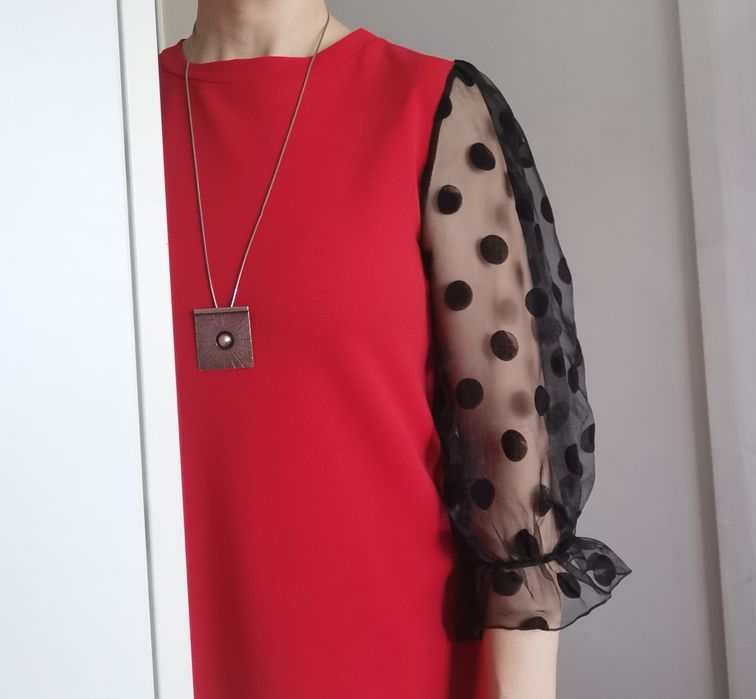 Mała czerwona sukienka z bufkami mini S M  elegancja intrygująca