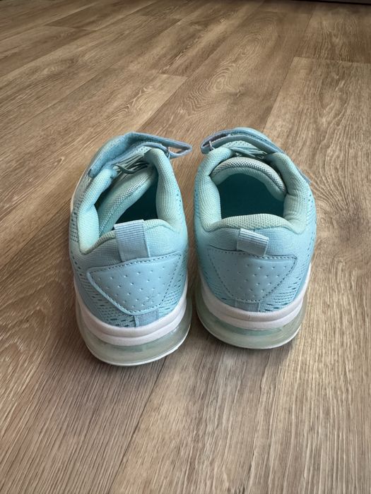 Кроссовки reserved