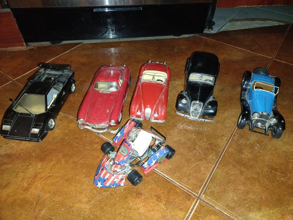 Samochód model burago, bugatti 55,jaguar xk120,Mercedes,Lamborghini,citroen 1/24
