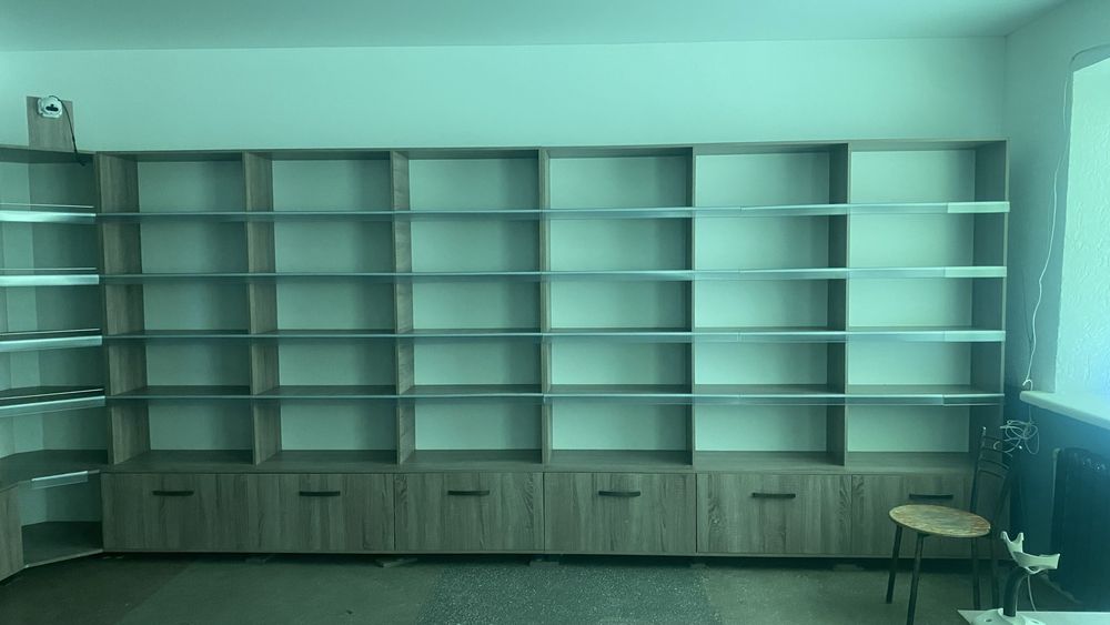 Продам меблі для магазину або складу