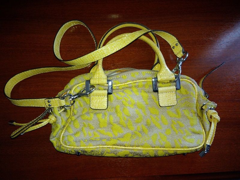 GUESS - Carteira Amarela com alça