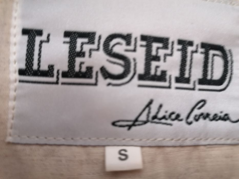 Conjunto casaco/blazer e saia curta, cor bege, com bordado, tS64551269240705122