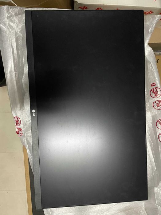 Monitor LG de 24 polegadas