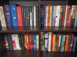 Прийму в дарунок книги, домашню бібліотеку (самовивіз з Києва і обл.)