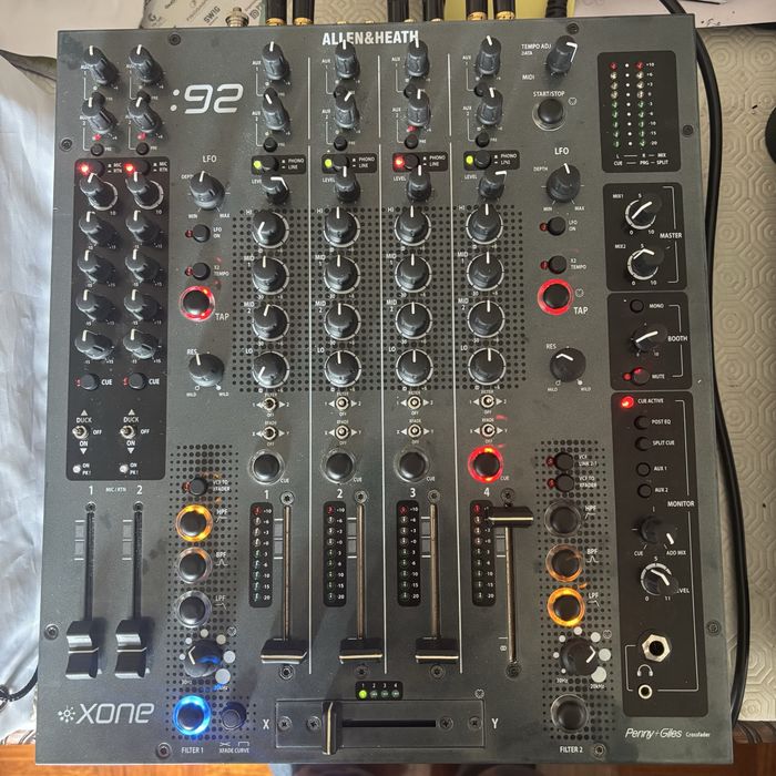 Mesa de mistura Allen & Heath Xone 92