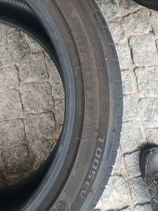 2 pneus 235 45 r18 tesla T0 Bridgestone