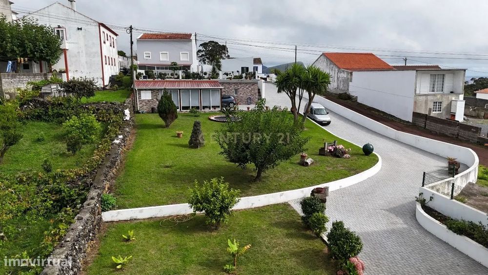 Moradia Multifuncional em São Mateus da Calheta, Ilha Terceira