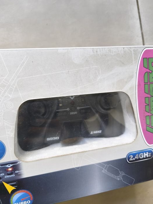 Remote-Controlled Helicopter443434129404743681