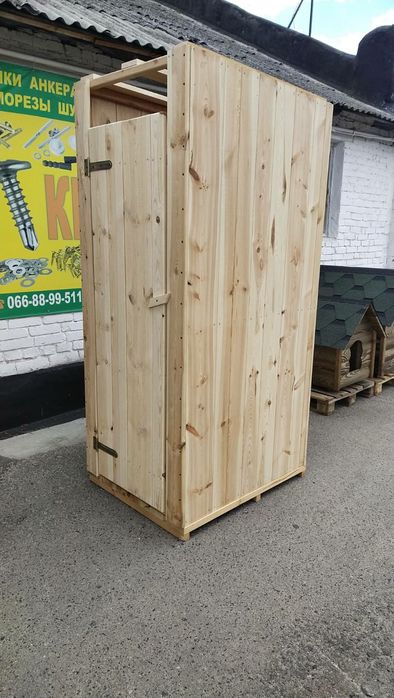 Деревянный садовый туалет